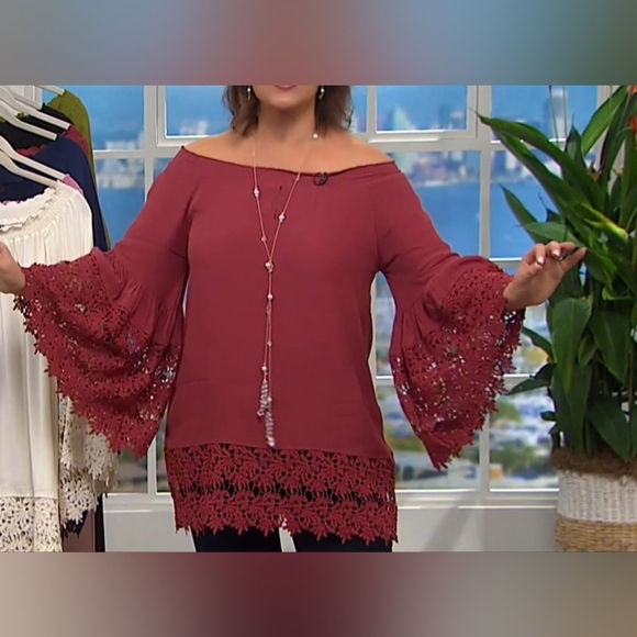 Colleen Lopez A Bit of Romance On/Off Shoulder Lace Top-Paprika Red - Picture 2 of 7